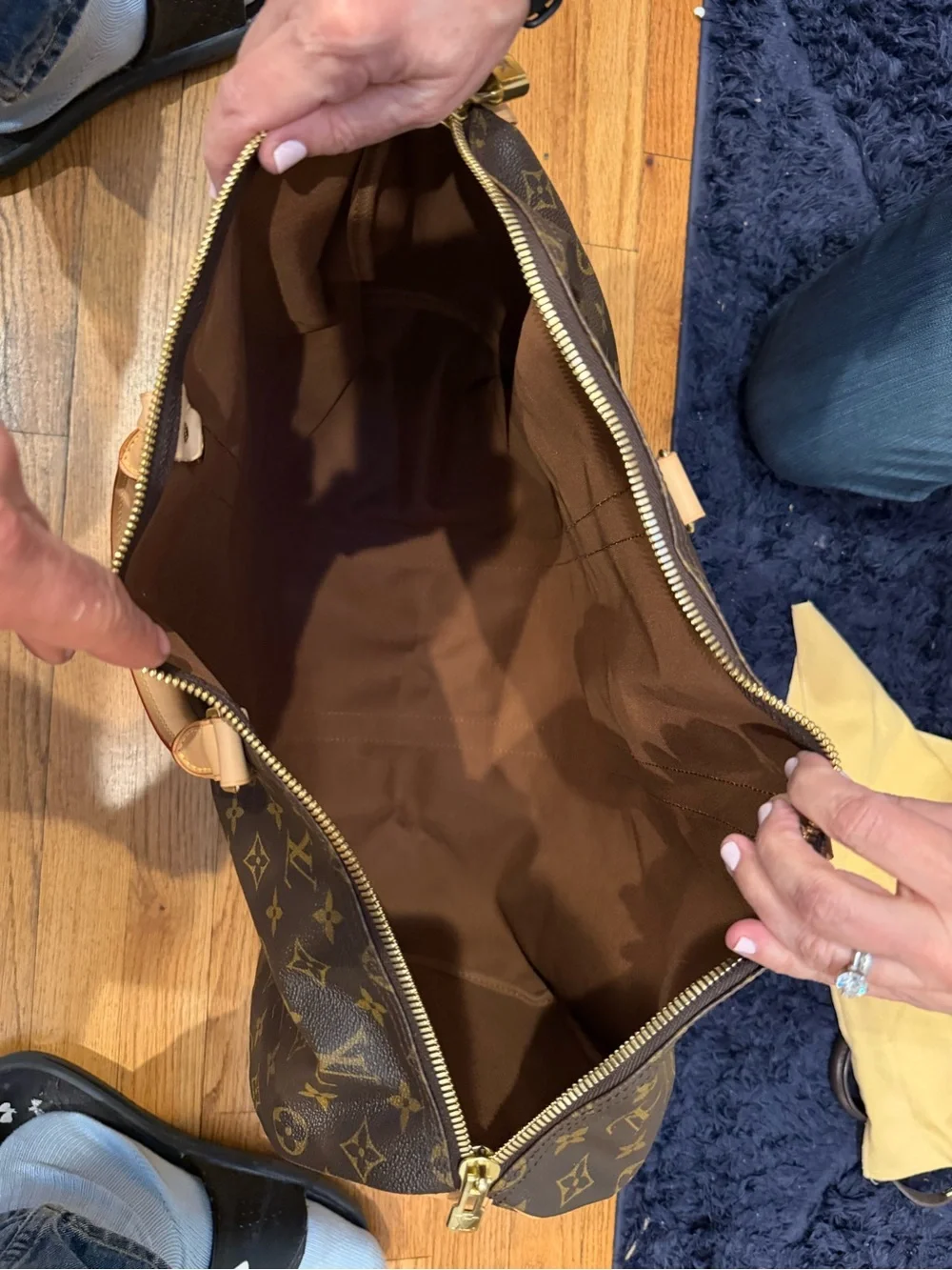 Louis Vuitton Luxury Monogram Travel Tote Bag in Brown
